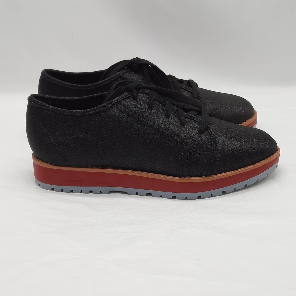 Qupid Shoes Women's Size 6 Black Metallic Low Top Lace Up Platform